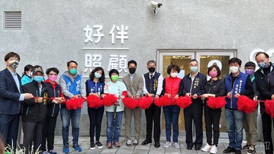 太平好宅社區長照機構揭牌  50攤位共度聖誕生活節