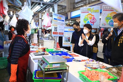 視察建國市場進口食品產地標示 盧市長：嚴守食安加強稽查