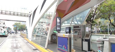 造福行動不便乘客！ 台灣大道專用道熱點站候車服務燈啟用