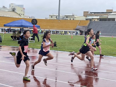 台中市國小田徑錦標賽熱鬧登場  1699名小選手齊較勁