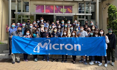 台灣美光36位員工一起到中市圖志願服務，為推廣臺中市閱讀而努力