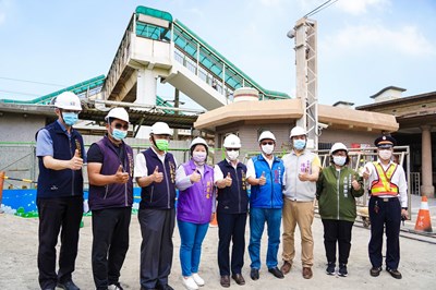 優化行人通行環境 中市建設局長視察「清水車站人行跨越橋」工程