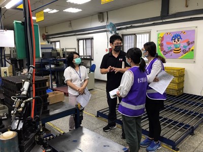 會同專家學者於事業單位現場逐一輔導