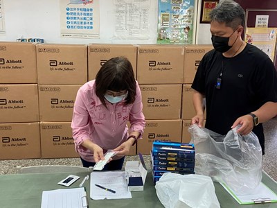 給大專院校以下密切接觸者 中市校園今起陸續發放7萬快篩試劑