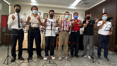 太平區清潔隊回收樂譜架23支贈太平國小
