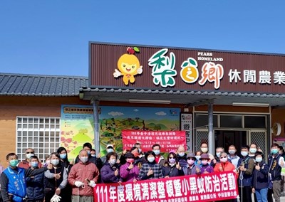 農業局也持續協助休閒農場、農耕地及森林等農林場域的小黑蚊防治工作,透過診斷諮詢服務及安全農業栽培研習班,辦理小黑蚊防治宣導工作