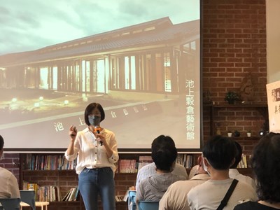 李應平執行長分享池上藝術穀倉的成立過程與發展現況