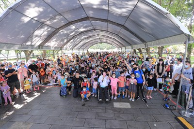 「石虎家族與歐米馬」現身南區健康公園  盧市長陪大小朋友歡度親子時光