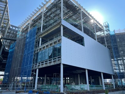 夢幻白色薄紗外觀  台中綠美圖特殊造型帷幕牆安裝