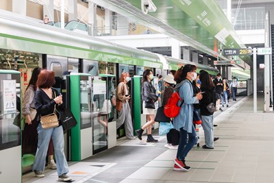 台中捷運綠線去年4月正式通車，累計運量已突破千萬人次，大步邁向優質的低碳宜居城市
