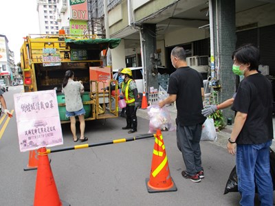不用再追垃圾車! 中市試辦定時定點專區收運安全又便利