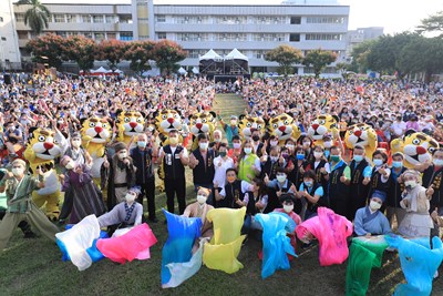 紙風車劇團《武松愛老虎》北區演出 盧市長與市民歡度國慶假期