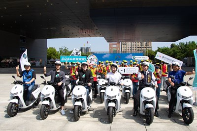 盧市長出席交車儀式