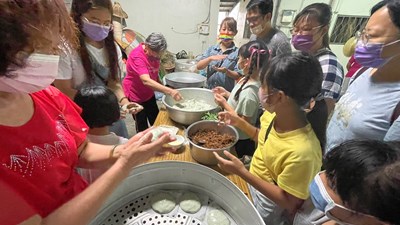 DIY草仔粿、栽種豌豆苗  烏日五光社區農遊體驗登場 