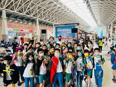 開心玩科學！  中市府邀至台鐵新烏日站搭乘環島列車