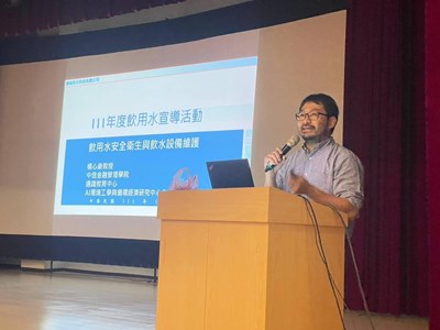 環保局於昨（27）日舉辦「111年度飲用水安全宣導說明會」，針對飲用水管理條例及查核常見缺失進行說明。