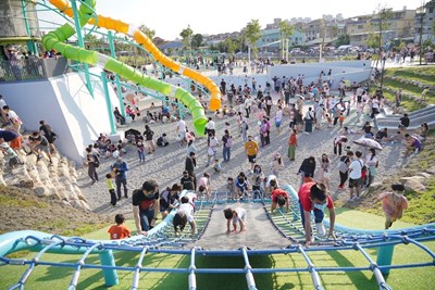 全國最高公園溜滑梯！  太平馬卡龍公園湧破萬人次體驗