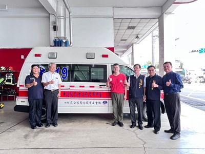 提升救護能量！ 鈦金工業董事長黃國祥捐贈高頂式救護車