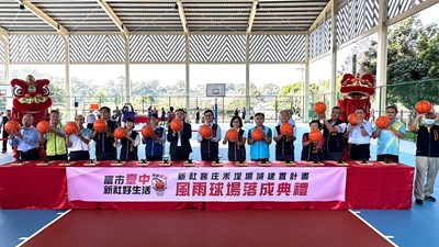 現場嘉賓於禾埕球場合影