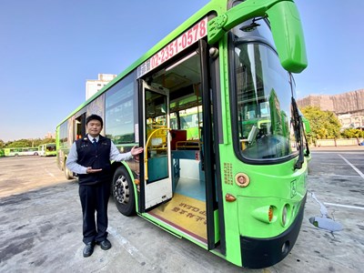 統聯客運駕駛康煉傑表示，交通運輸重服務，這是公車駕駛的價值與成就。