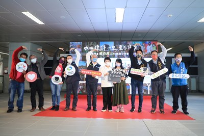 中捷單月運量破百萬!「老ㄟ咱來去七逃」微電影全台首映 盧市長分享愛的故事