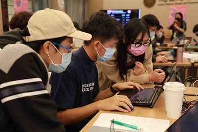 台中高工資訊科蔡語宸同學榮獲勞動部第52屆全國技能競賽網路安全職類金牌