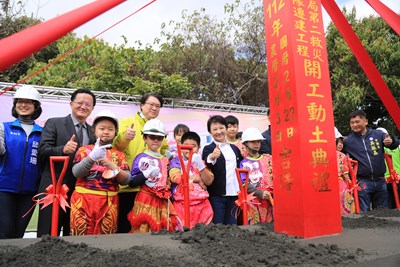 今日典禮由市長盧秀燕主持，盧市長等人為工程執鏟祝福