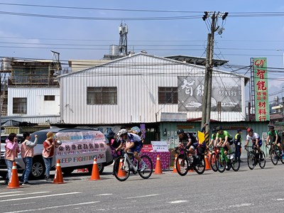 東勢地所響應自由車環台賽   台三線設補水站、宣導智慧地政