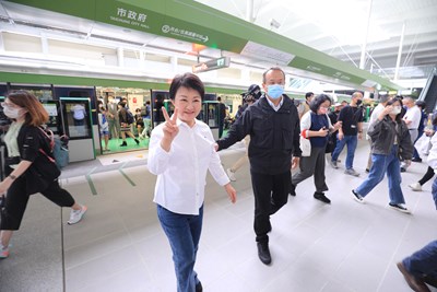 慶中捷2周年 盧市長:比YA免費搭乘一整天!