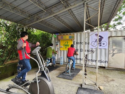 利用回收腳踏車及各式運動器材於隊部打造健身燃脂綠能園區