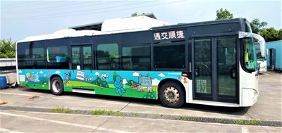 公車變身「繪」跑的美術館！ 中市20輛彩繪公車上路