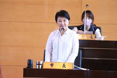 質詢台就是最好的頒獎台 盧市長議會備詢未親領獎：這份榮耀歸屬市民