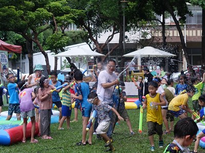 全民國防消暑一夏 南區民興公園親子打水仗嗨翻天