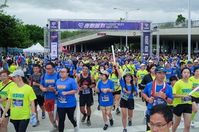 VISOGE夜跑派對26日晚間在中央公園熱鬧開跑