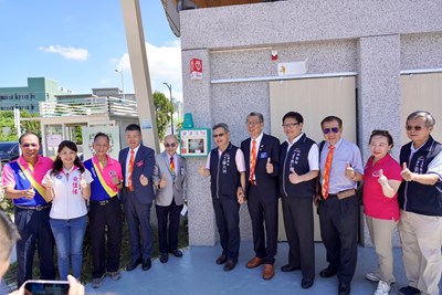 太平扶輪社致贈AED設備，提升馬卡龍公園環境安全