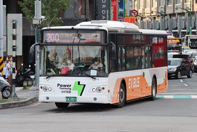 開學首周公車發車班次穩定，市府也將持續檢視乘車需求滾動檢討