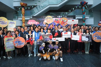 112年國慶焰火首創無人機搭載焰火表演  盧市長：歡迎相揪來台中　