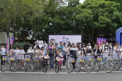 2023臺灣女孩日系列活動_百人齊心守護女孩我同行單車闖關活動_活動起跑大合照