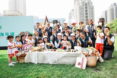 歡迎市民朋友帶著野餐墊、邀約最「親愛的人」到公園草地度過悠閒的周末假期