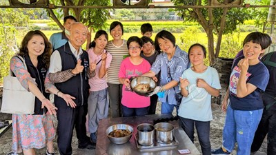 中市社區居住身障青年體驗控窯  交流自立生活成果