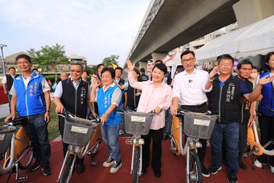 單車族有福了！圓環東路自行車跨橋完工  盧市長：串聯綠空廊道安全又便利