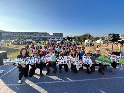 市府運動局主任秘書賴東宏代表出席為民眾加油打氣